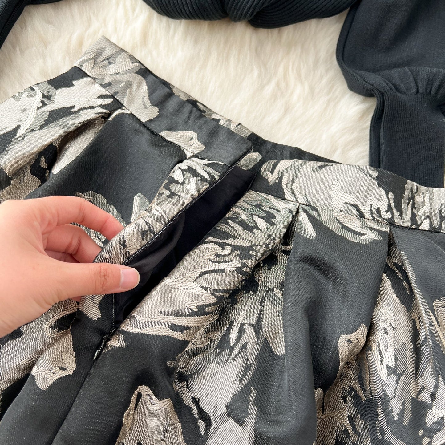 Elegant Knit Floral Jacquard Skirt Set