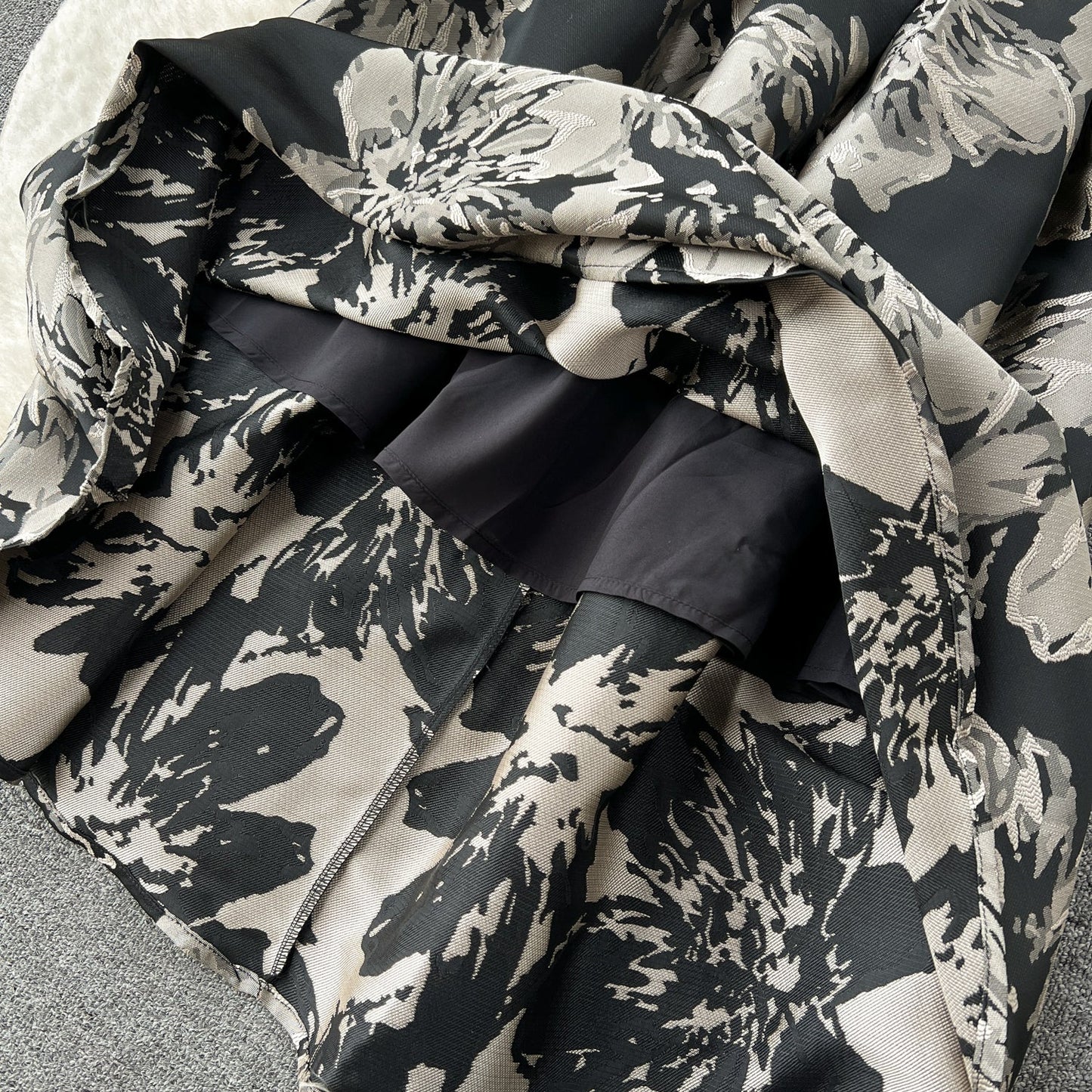 Elegant Knit Floral Jacquard Skirt Set