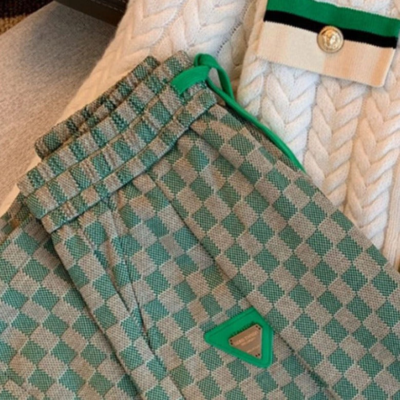 Cardigan délicat et pantalon à carreaux 2 pièces
