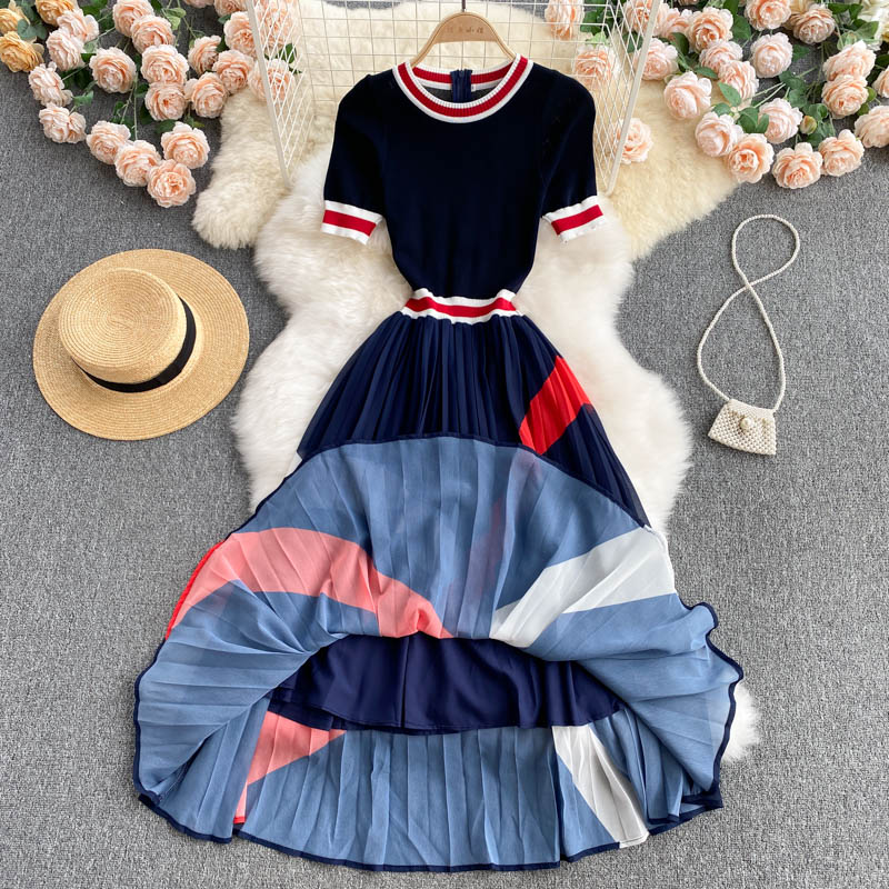 Robe en mousseline tricotée à rayures