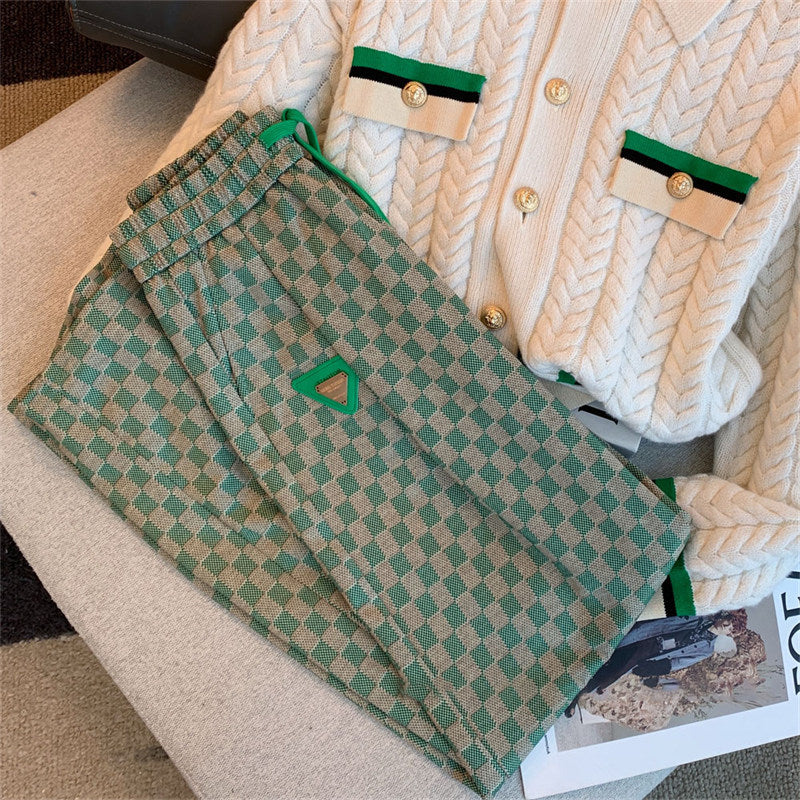 Cardigan délicat et pantalon à carreaux 2 pièces