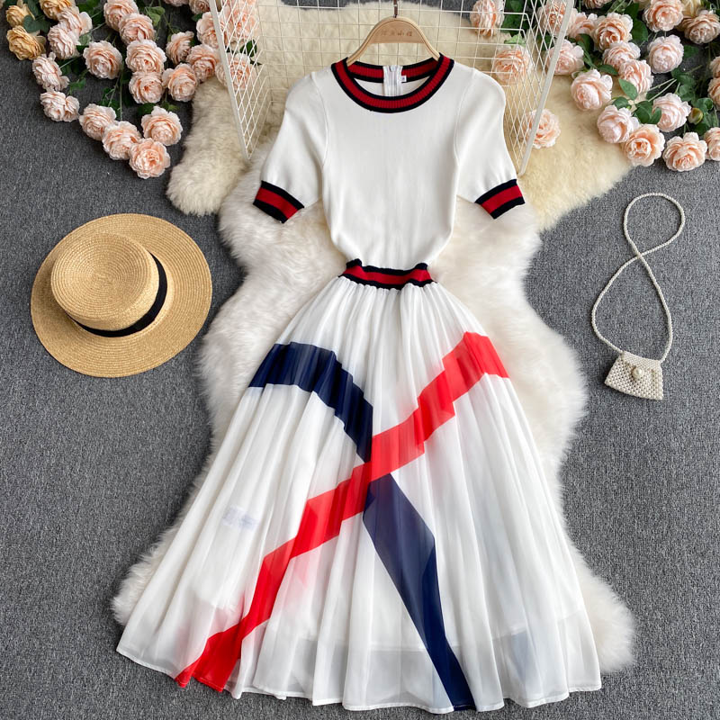 Robe en mousseline tricotée à rayures