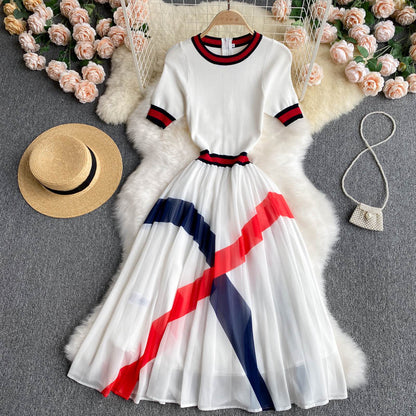 Robe en mousseline tricotée à rayures