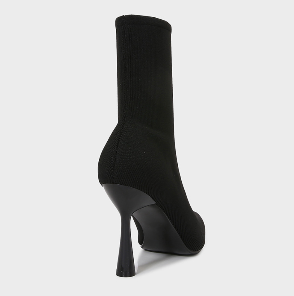 Pointed-toe Stretchy Black Knit Boots
