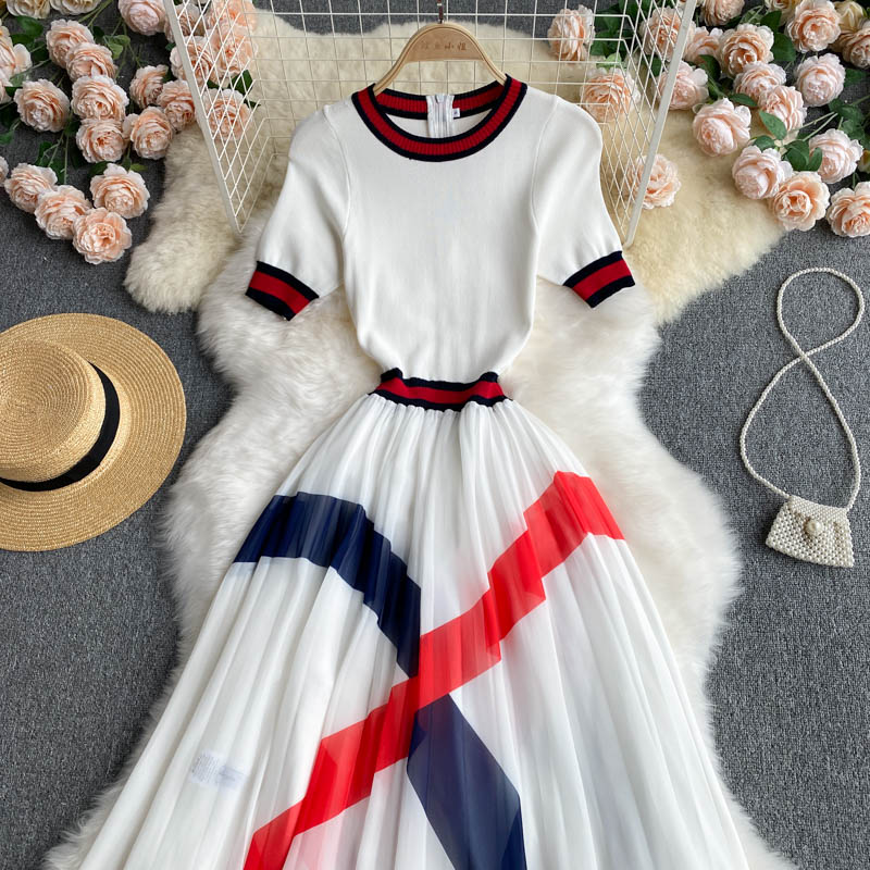 Robe en mousseline tricotée à rayures