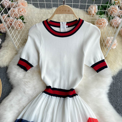 Robe en mousseline tricotée à rayures
