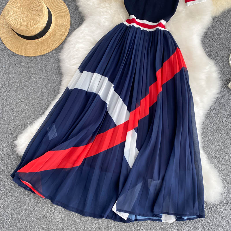Robe en mousseline tricotée à rayures