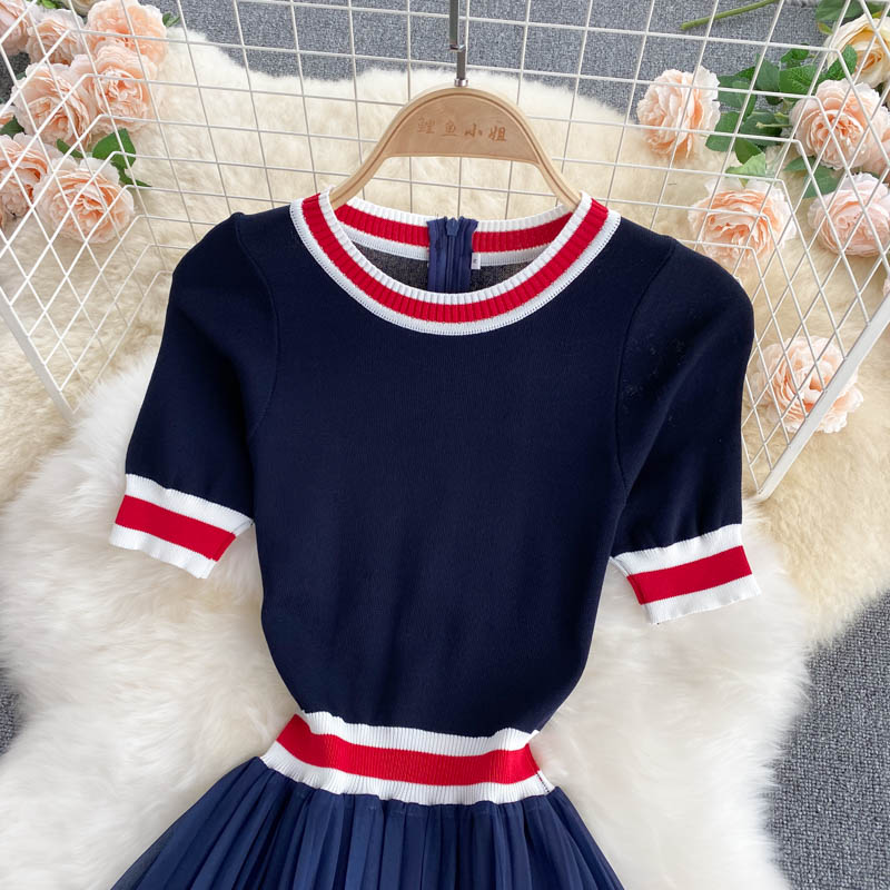Robe en mousseline tricotée à rayures