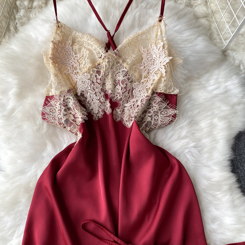 Robe nuisette sexy en dentelle à col en V