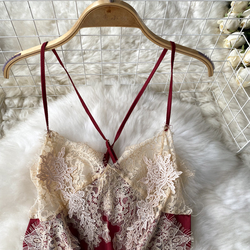 Robe nuisette sexy en dentelle à col en V