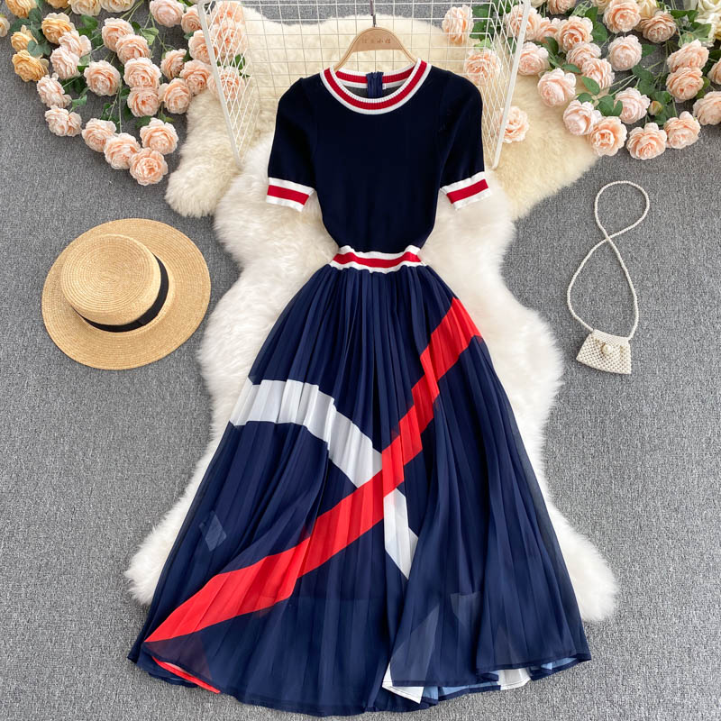 Robe en mousseline tricotée à rayures