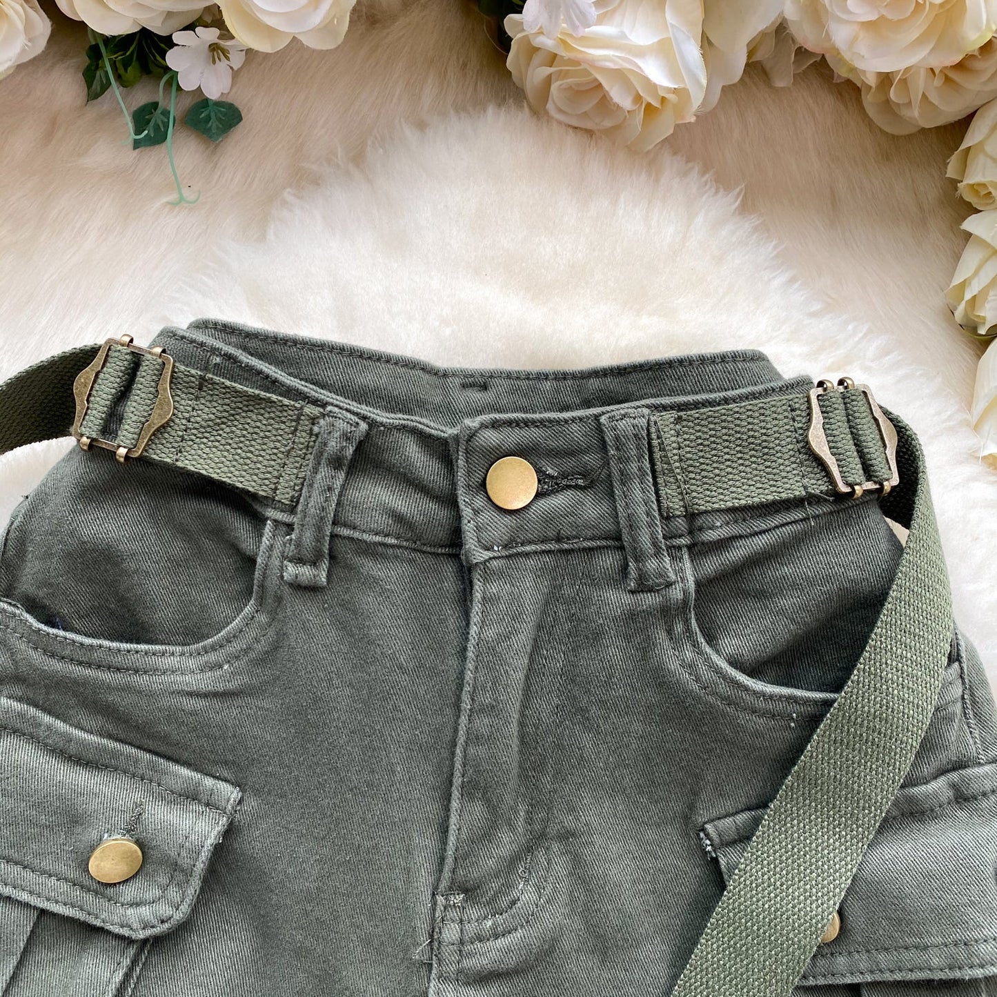 Chic Large Pocket Denim Shorts
