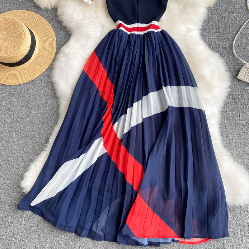 Robe en mousseline tricotée à rayures