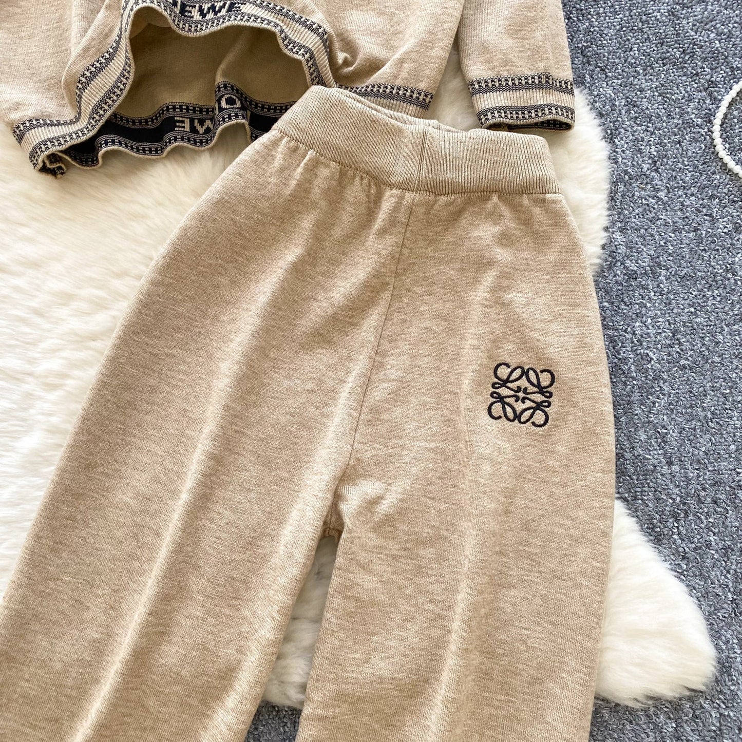 Women's Knit & Elastic Waist Trousers Set