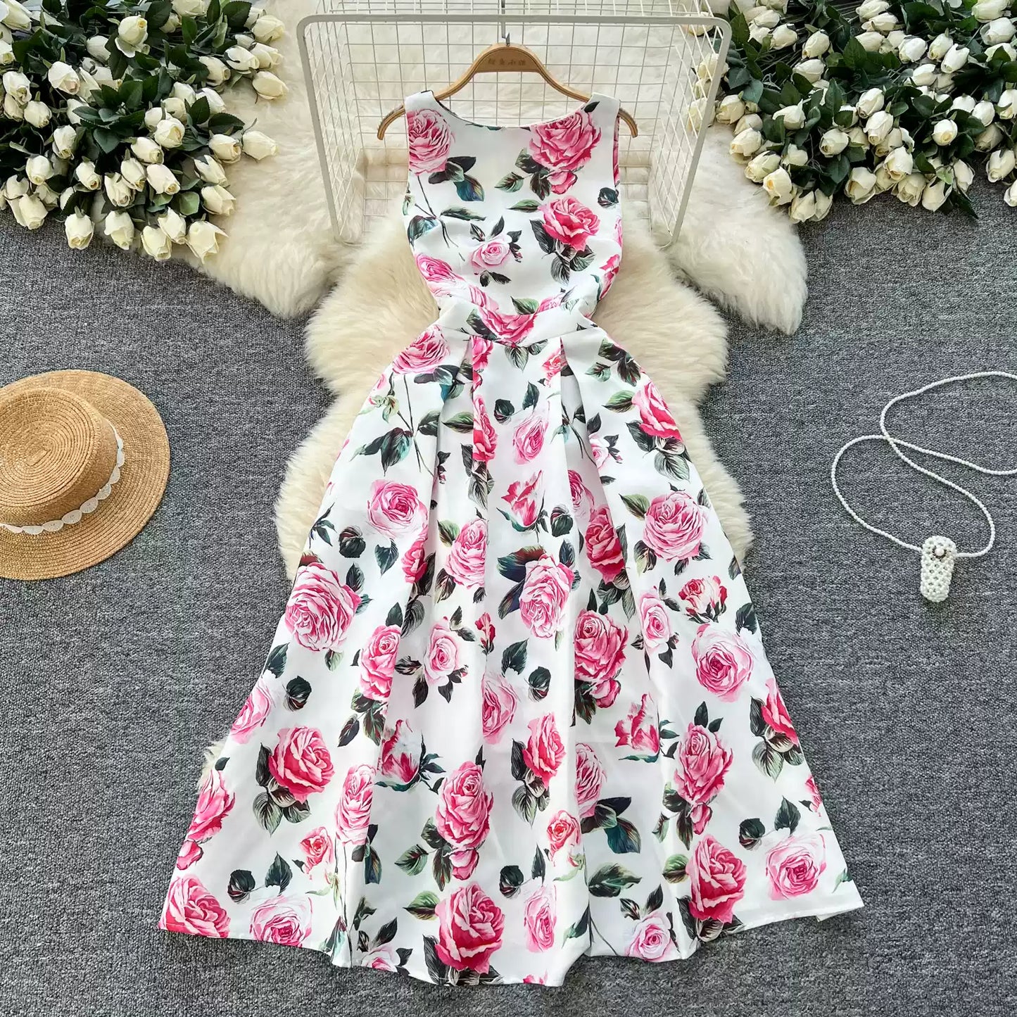 Ärmelloses Blumenkleid im Vintage-Stil