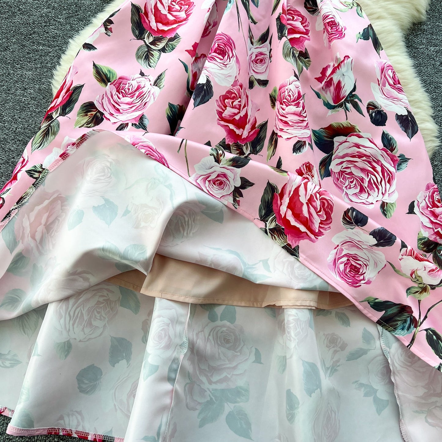 Ärmelloses Blumenkleid im Vintage-Stil