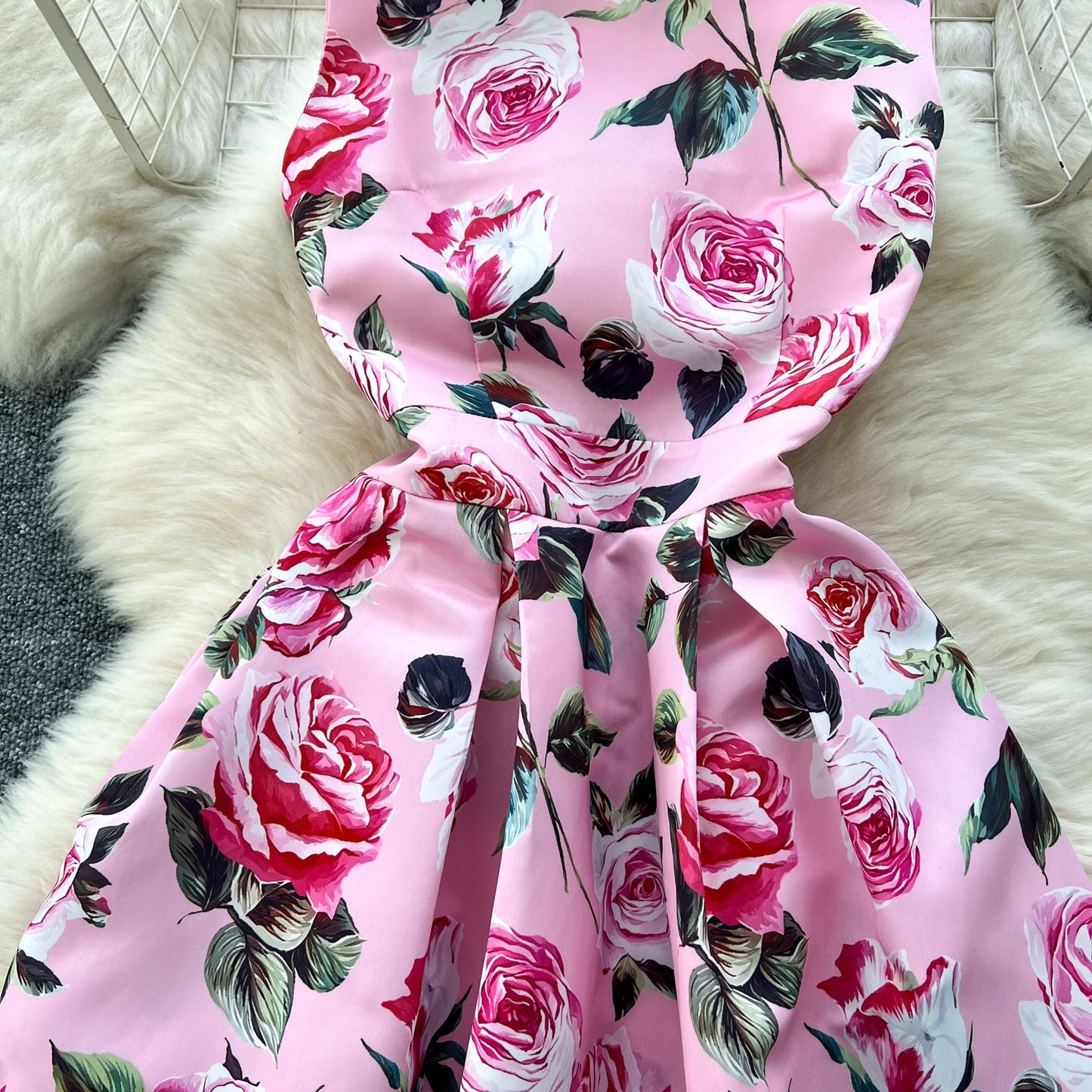 Ärmelloses Blumenkleid im Vintage-Stil