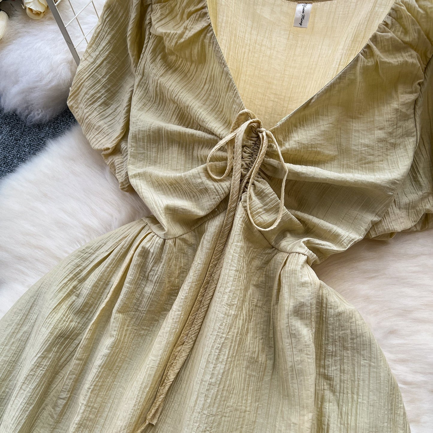 Robe en mousseline de soie à manches bouffantes et cordon de serrage Mori