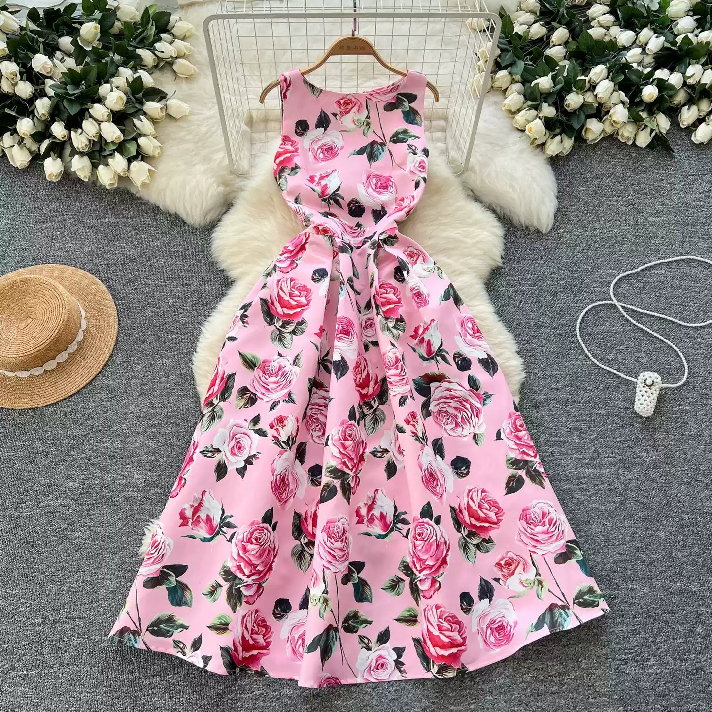 Ärmelloses Blumenkleid im Vintage-Stil
