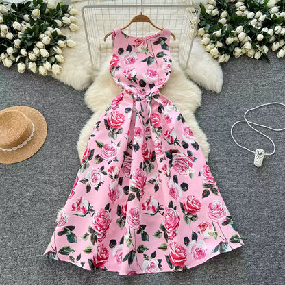 Ärmelloses Blumenkleid im Vintage-Stil