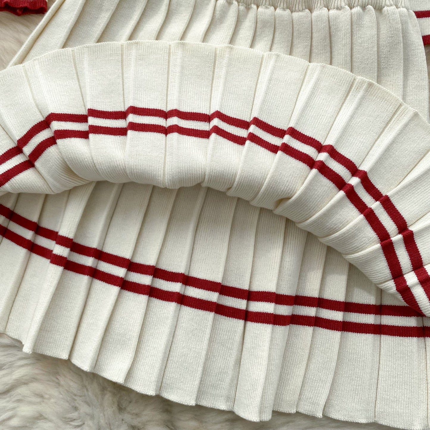 Color Blocking Knitwear&Pleated Skirt 2Pcs