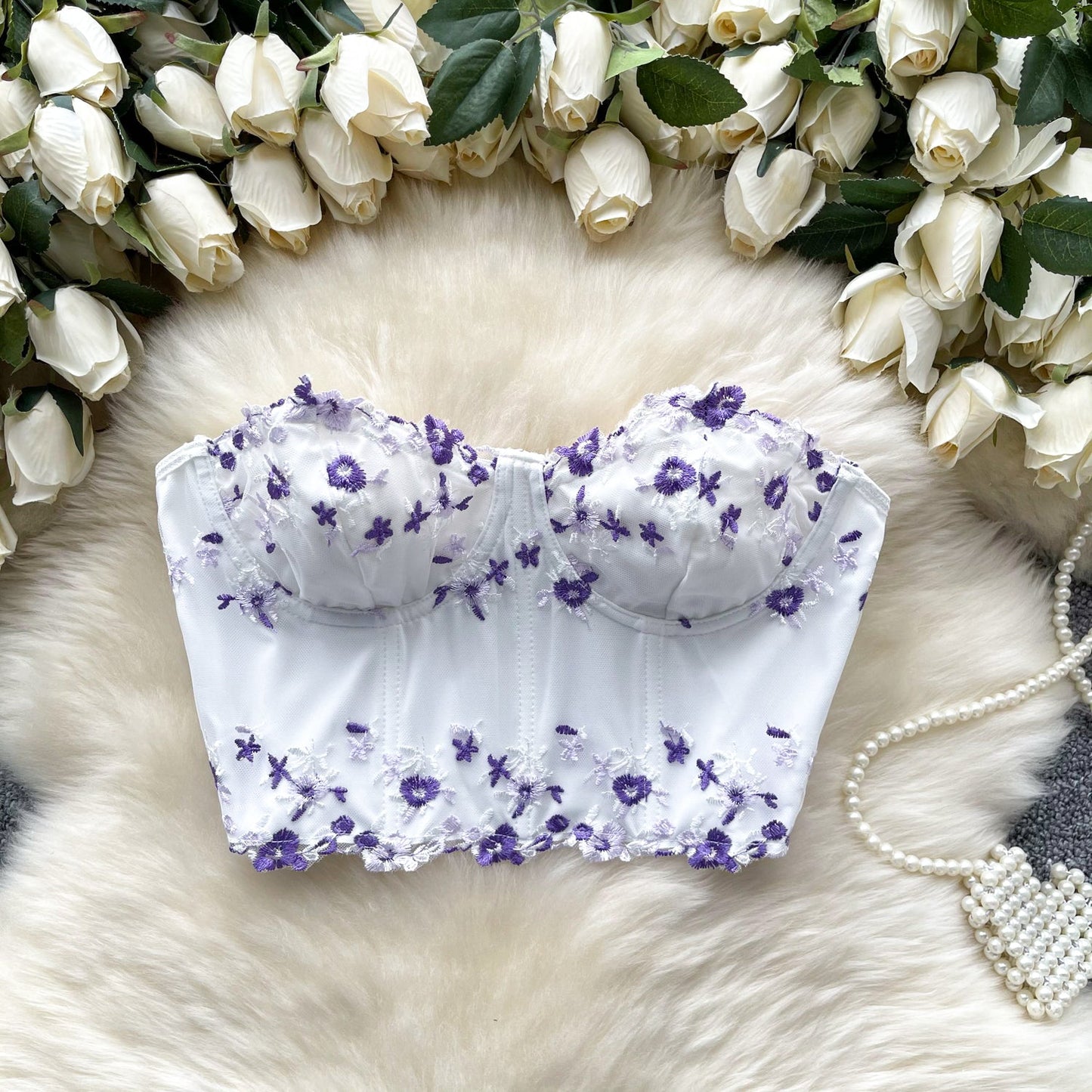 Carmen-Oberteil aus Spitze mit Blumenstickerei