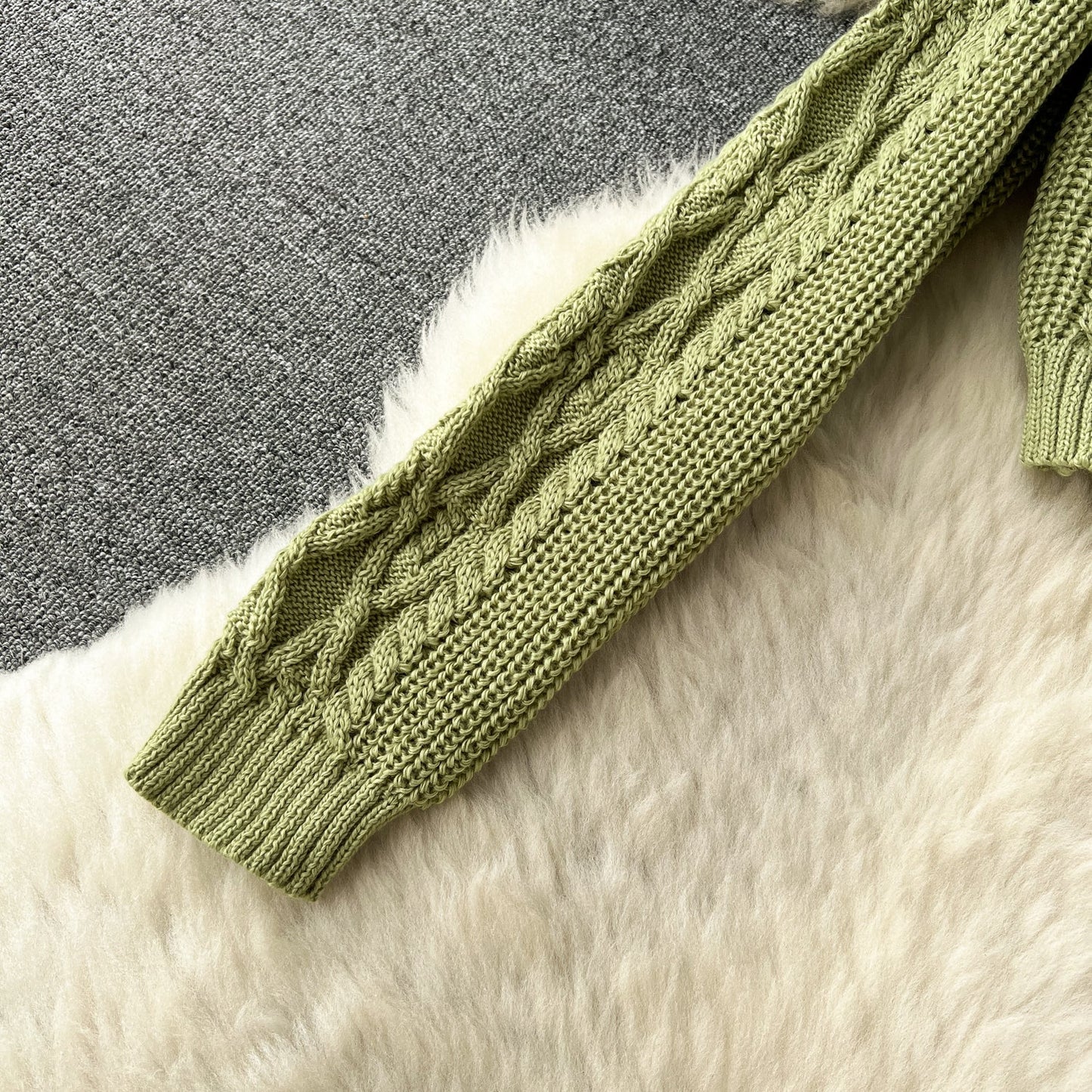 Cardigan et jupe thermiques torsadés 2 pièces