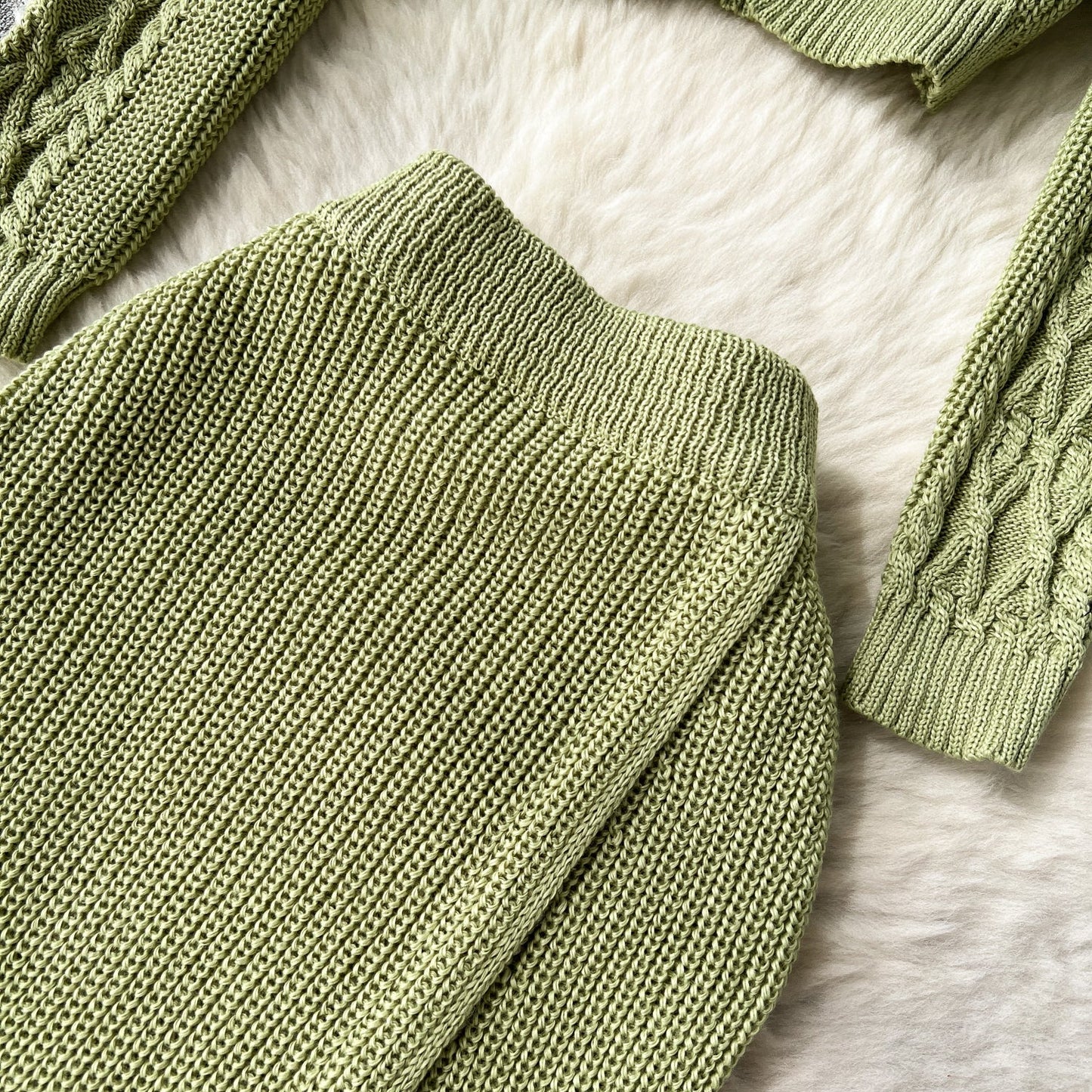 Cardigan et jupe thermiques torsadés 2 pièces
