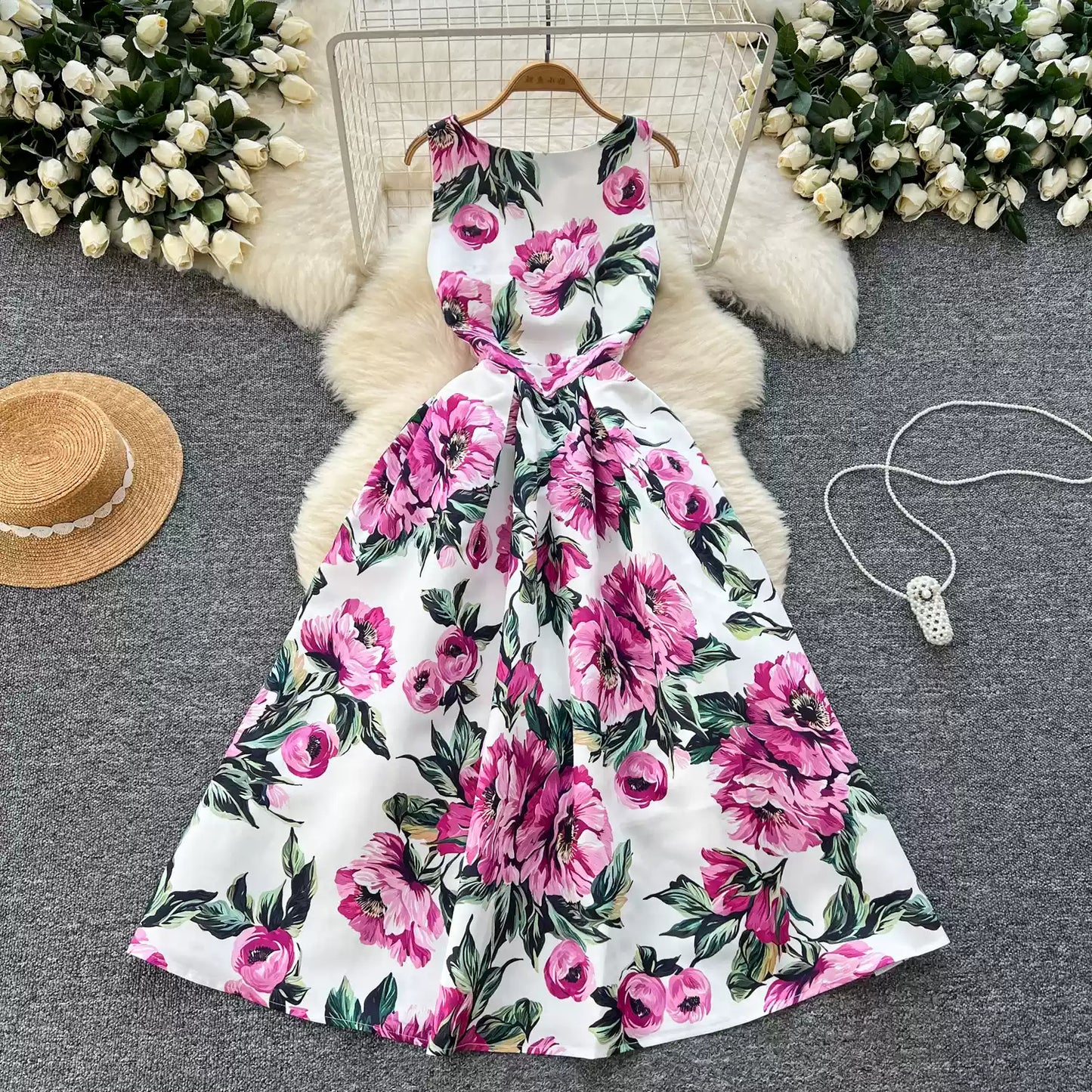 Ärmelloses Blumenkleid im Vintage-Stil